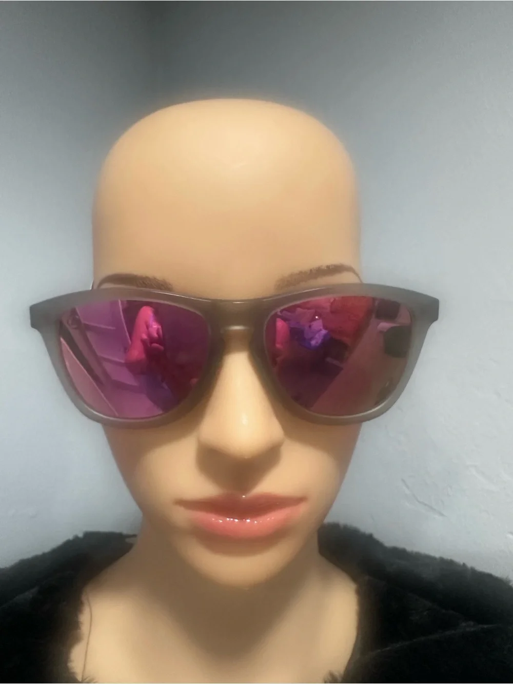 Women's Fashion Sunglasses with Pink Mirrored Lenses